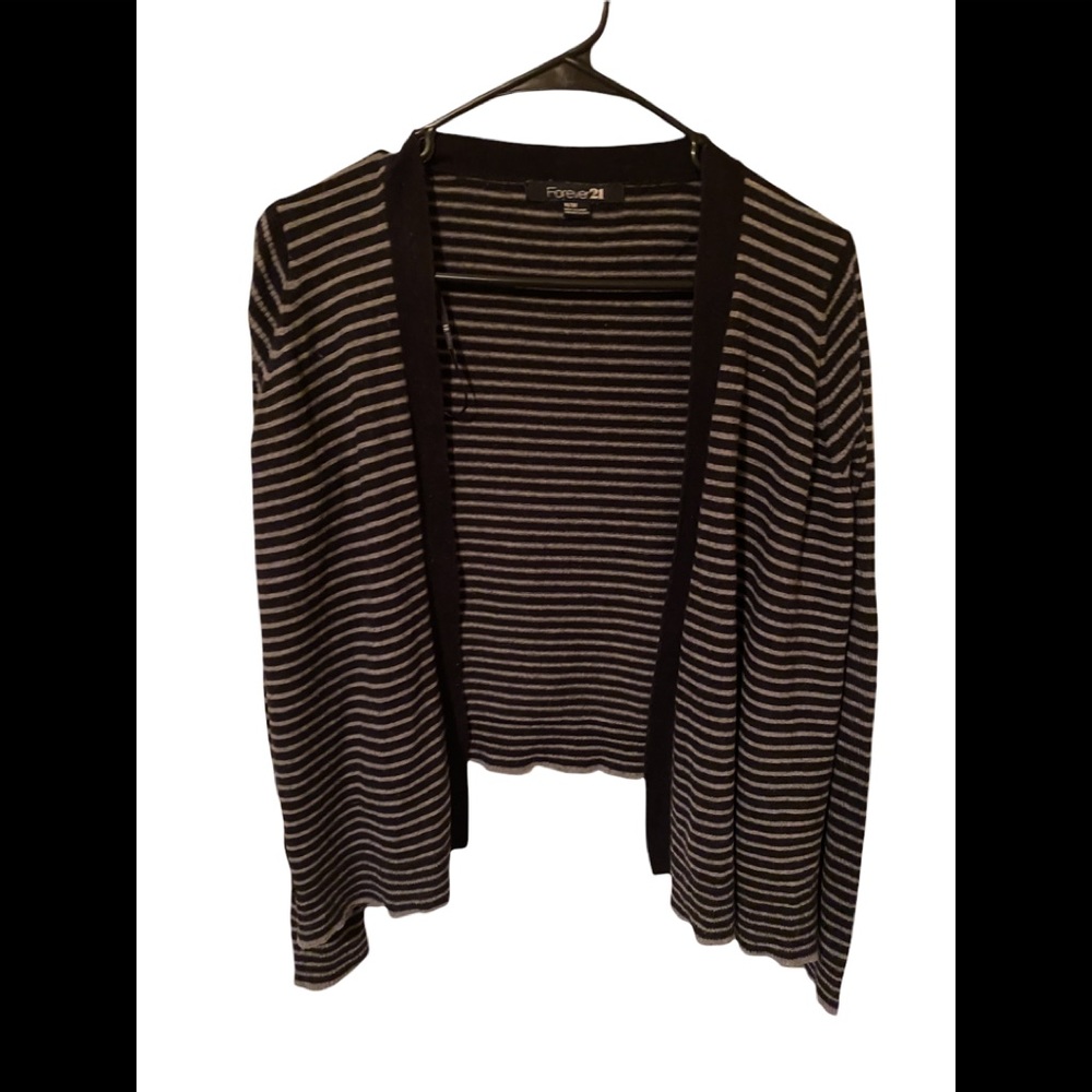 Forever 21 size medium cardigan in a good condition.